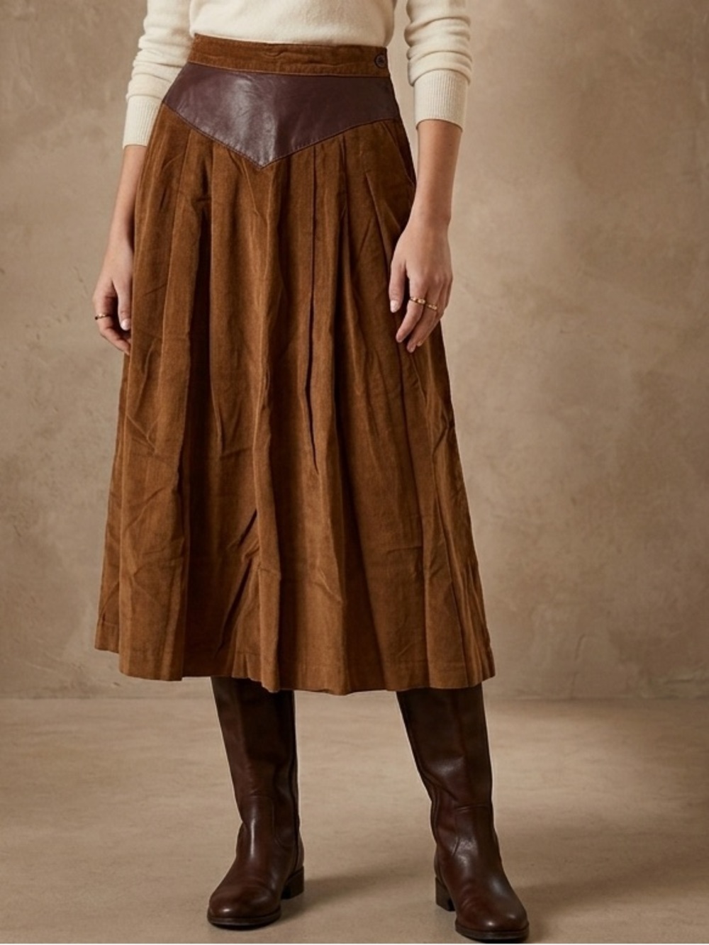 Bibbo River
Vintage  Brown Midi A-Line Skirt with Leather Waist Panel Size S